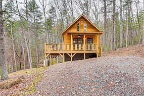 Romantic Log Cabin in the Smokies w/ Fire Pit!