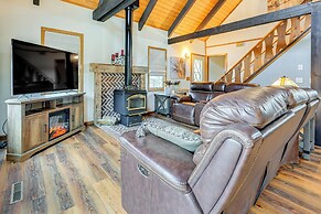 Steps to Golf Course: Nekoosa Home w/ Serene Yard!