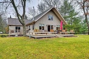 Steps to Golf Course: Nekoosa Home w/ Serene Yard!