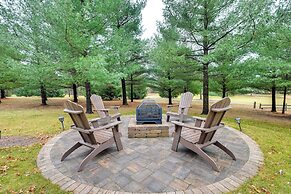 Steps to Golf Course: Nekoosa Home w/ Serene Yard!