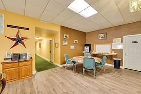 Walk to Golf Course: Cozy Malta Studio!