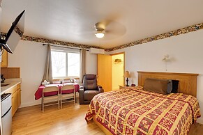 Walk to Golf Course: Cozy Malta Studio!