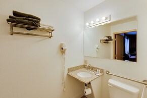 Walk to Golf Course: Cozy Malta Studio!