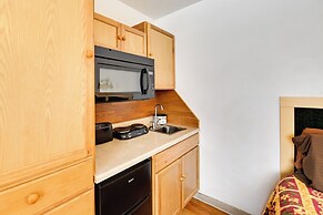 2 Mi to River: Malta Retreat w/ Community Grills!