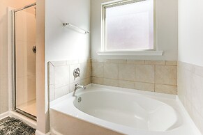 13 Mi to Baton Rouge: Family-friendly Home