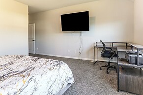 13 Mi to Baton Rouge: Family-friendly Home