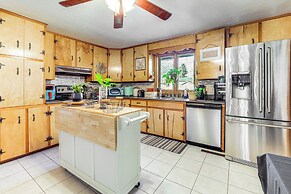 8 Mi to Scotts Bluff Nat'l Monument: Family Home