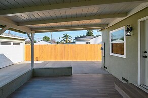 Luxury Modern Retreat w Spacious Yard Premium Comfort