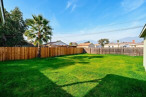 Luxury Modern Retreat w Spacious Yard Premium Comfort