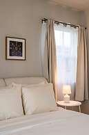 Luxury Modern Retreat w Spacious Yard Premium Comfort