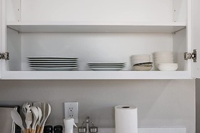 Luxury Modern Retreat w Spacious Yard Premium Comfort