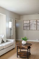 Luxury Modern Retreat w Spacious Yard Premium Comfort