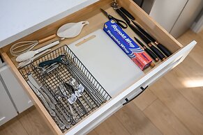 Luxury Modern Retreat w Spacious Yard Premium Comfort