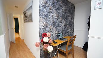 Ground floor Apt Slough by Easy2Manage