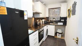Ground floor Apt Slough by Easy2Manage