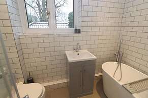 St Albans Spacious Party House