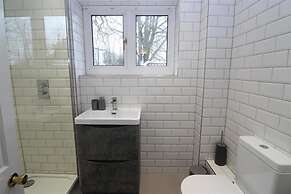 St Albans Spacious Party House