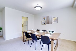 Crystal City Condo w Top Amenities