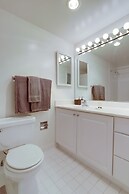 Crystal City Condo w Top Amenities