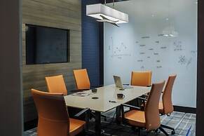 Crystal City Condo w Top Amenities