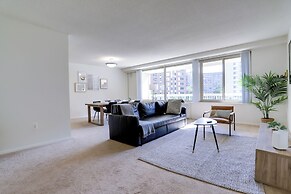 Crystal City Condo w Top Amenities