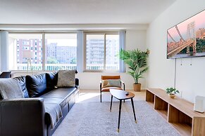 Crystal City Condo w Top Amenities
