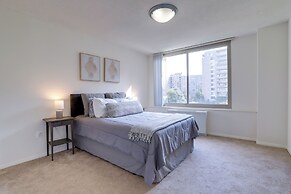 Crystal City Condo w Top Amenities