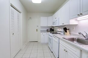 Crystal City Condo w Top Amenities