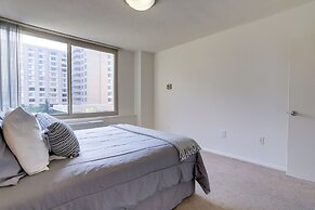 Crystal City Condo w Top Amenities