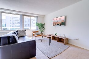 Crystal City Condo w Top Amenities