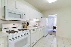 Crystal City Condo w Top Amenities