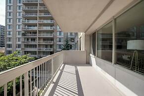 Crystal City Condo w Top Amenities