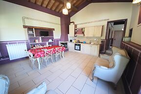 Spoleto Poolside - apt Sleeps 4 on Beautiful Campus - 1 km max Spoleto