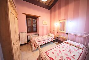 Spoleto Poolside - apt Sleeps 4 on Beautiful Campus - 1 km max Spoleto