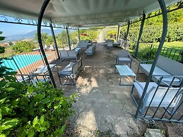 Spoleto Poolside - apt Sleeps 4 on Beautiful Campus - 1 km max Spoleto
