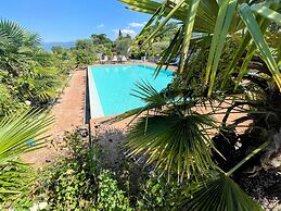 Spoleto Poolside - apt Sleeps 4 on Beautiful Campus - 1 km max Spoleto