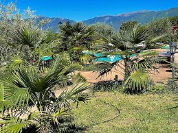 Spoleto Poolside - apt Sleeps 4 on Beautiful Campus - 1 km max Spoleto