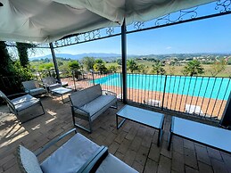 Spoleto Poolside - apt Sleeps 4 on Beautiful Campus - 1 km max Spoleto