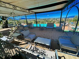 Spoleto Poolside - apt Sleeps 4 on Beautiful Campus - 1 km max Spoleto