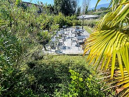 Spoleto Poolside - apt Sleeps 4 on Beautiful Campus - 1 km max Spoleto