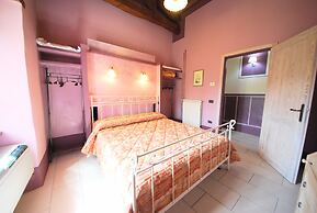 Spoleto Poolside - apt Sleeps 4 on Beautiful Campus - 1 km max Spoleto