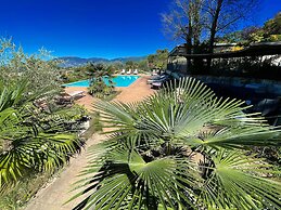 Spoleto Poolside - apt Sleeps 4 on Beautiful Campus - 1 km max Spoleto