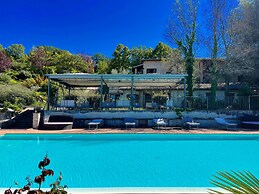 Spoleto Poolside - apt Sleeps 4 on Beautiful Campus - 1 km max Spoleto