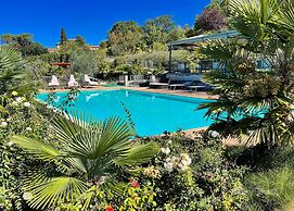 Spoleto Poolside - apt Sleeps 4 on Beautiful Campus - 1 km max Spoleto