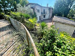 Spoleto Poolside - apt Sleeps 4 on Beautiful Campus - 1 km max Spoleto