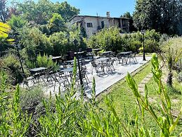 Spoleto Poolside - apt Sleeps 4 on Beautiful Campus - 1 km max Spoleto