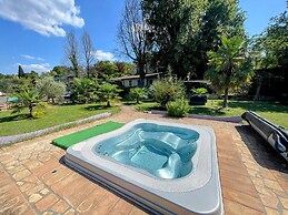 Spoleto Poolside - apt Sleeps 4 on Beautiful Campus - 1 km max Spoleto