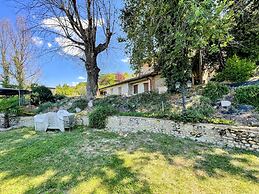 Spoleto Poolside - apt Sleeps 4 on Beautiful Campus - 1 km max Spoleto