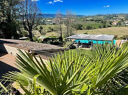 Spoleto Poolside - apt Sleeps 4 on Beautiful Campus - 1 km max Spoleto