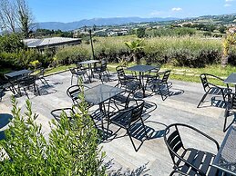 Spoleto Poolside - apt Sleeps 4 on Beautiful Campus - 1 km max Spoleto